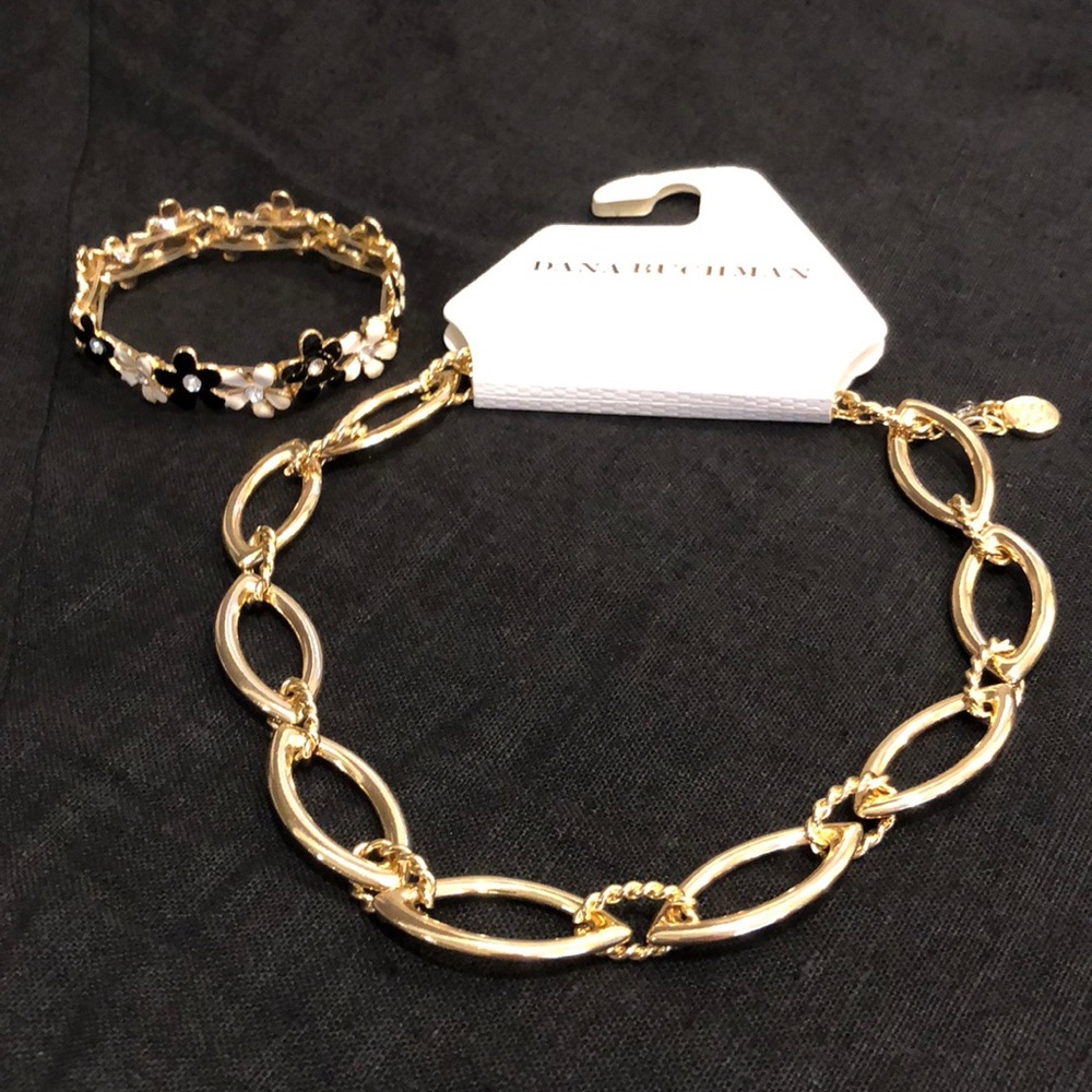 Gold tone necklace and daisy bracelet